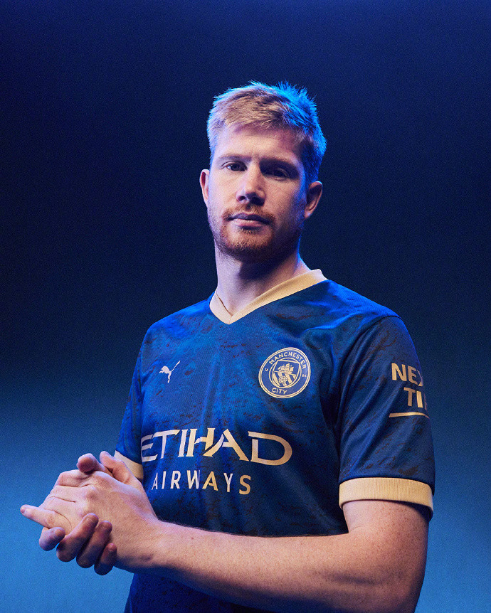 巴西国际新任主帅说球队穿粉色球衣看着像同性恋，事后道歉