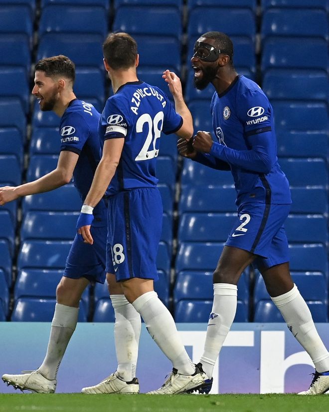 图片报：拜仁正在考察桑托斯19岁的巴西左后卫索萨