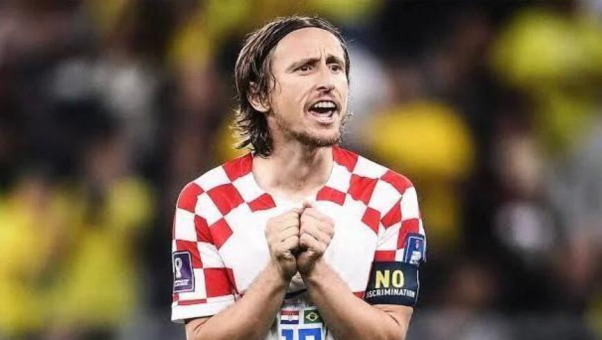 反对家暴，克雷莫内塞球衣背后印的是与球员关系密切女性名字