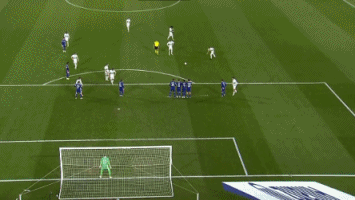 阿姆斯特丹市长：已对阿贾克斯球场燃放烟花一事展开调查